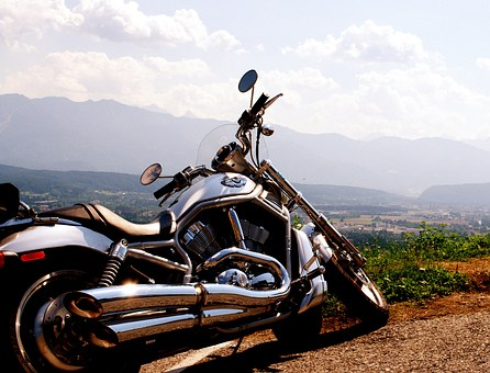 groveshd's tweet photo. Here's to #riding in crisp #fallair and your #Harleydavidson that will get you there. #happyfall #ridethisfall #harley https://t.co/xW61mRTfgB