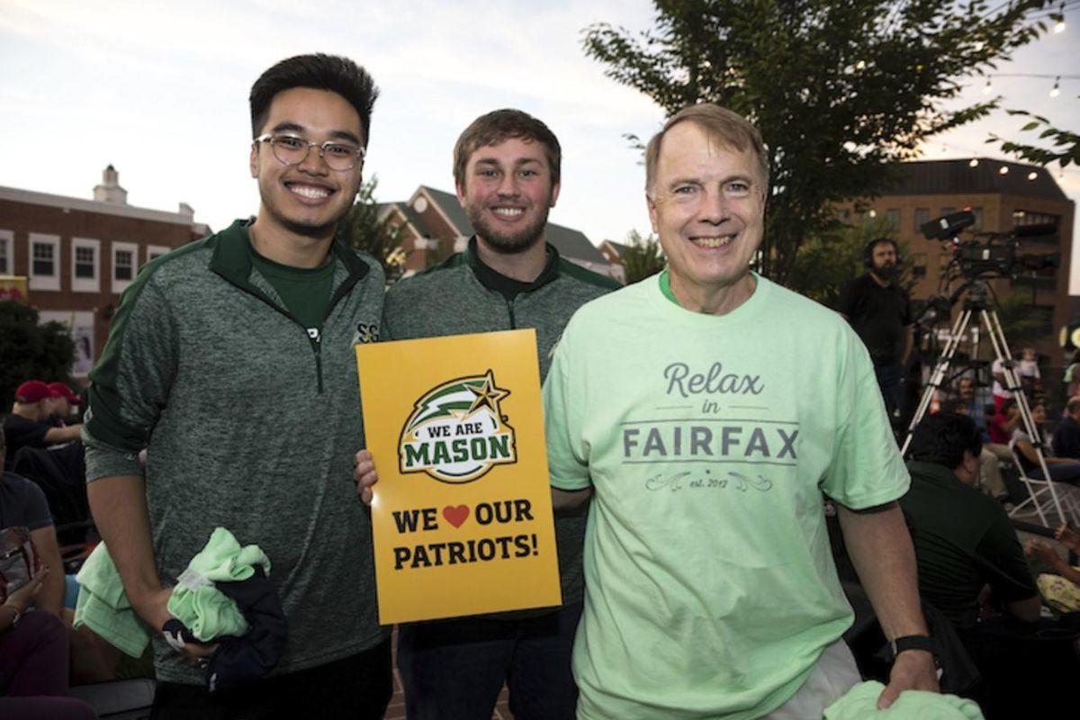 MasonAlumni's tweet photo. Enjoy music, food trucks, special promotions, giveaways, and more at the FREE annual Mason Rock the Block party TONIGHT, from 6:30 - 9:30 p.m. in Fairfax City's Old Town Square. Wear your green๐ and gold๐ and party with #MasonNation. #masonalumni #fallintoMason ๐๐ https://t.co/wsQVBzm9N5