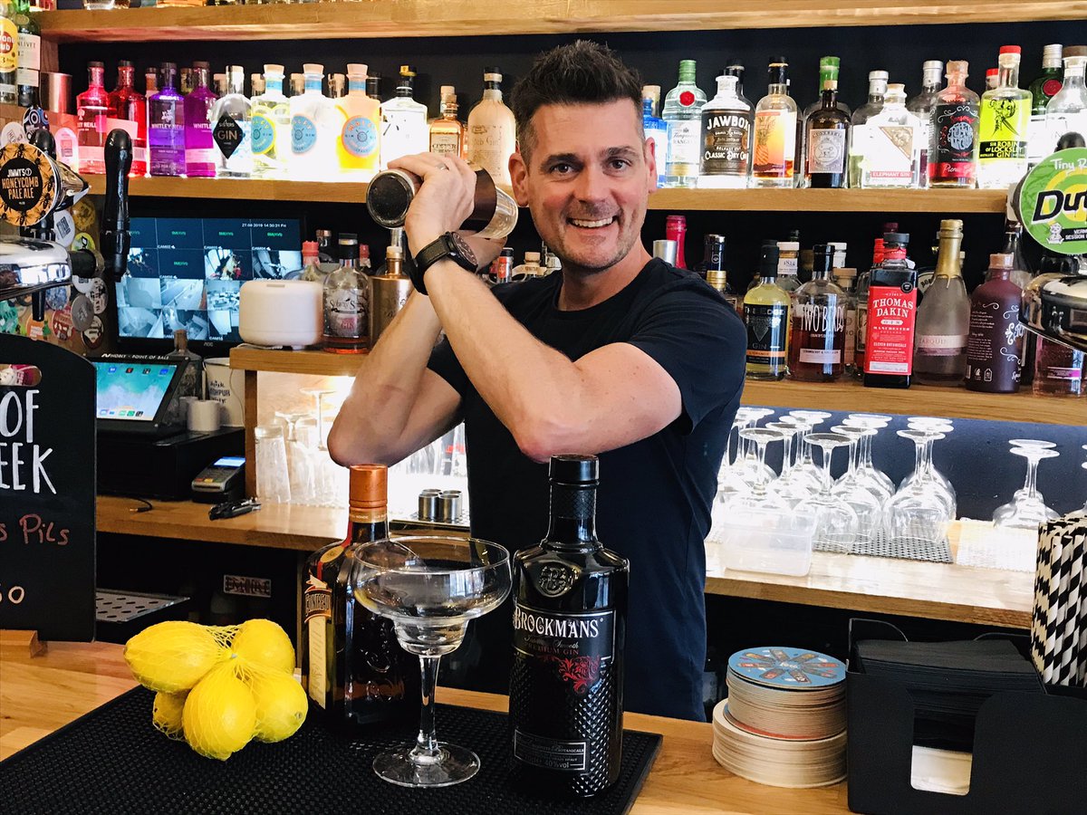 Due to private bookings this weekend our downstairs bar will be closed. 💃 🐔 🥳 
You will however still be able to order cocktails upstairs. A smile guaranteed with every cocktail 😂