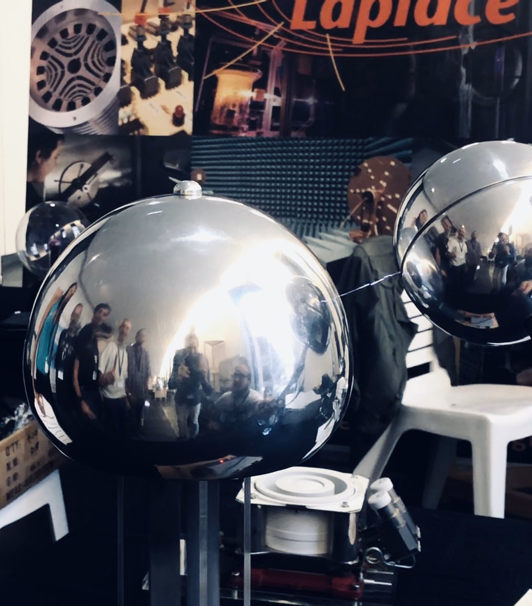 Pourquoi pas maîtriser la foudre ? 😎🤯Toute l’équipe vous attend pour vous laisser la contrôler ce soir !! <a href="/Maxime_Bafoil/">Maxime</a>  <a href="/NuitChercheurs/">Nuit Européenne des Chercheurs</a>  <a href="/LAPLACE_France/">LAPLACE Toulouse</a> <a href="/QuaiDesSavoirs/">Quai Des Savoirs</a> <a href="/UT3PaulSabatier/">UT3 Paul Sabatier</a>  <a href="/CNES/">CNES</a>