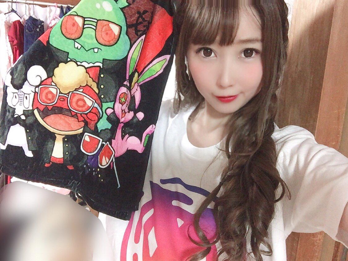 mfmfmio's tweet photo. 【告知です】9月29日.HBCテレビ
「メイドインホッカイドウ リターンズ」にメイガス師匠と出演します✨RTしたURLのＣＭに、イリュージョンシーンが少し流れてます😊見れる方よろしくお願いします💕

今日の部屋着はXFLAG.Tシャツ💕
オラゴン達のタオルとは1日一緒でした✨癒しですっ😊💓 https://t.co/3Dqc4RQazD