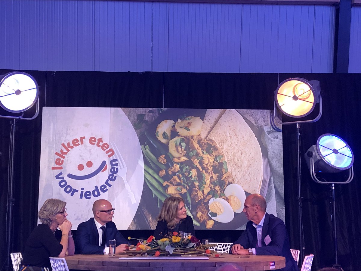 AgriContent's tweet photo. Kritische massa primaire bedrijven noodzakelijk om als NL voorloper te blijven #lekkeretenvooriedereen @KuijpersKip #houbensteyn @LeodenHartog https://t.co/TZSxvZH0xm