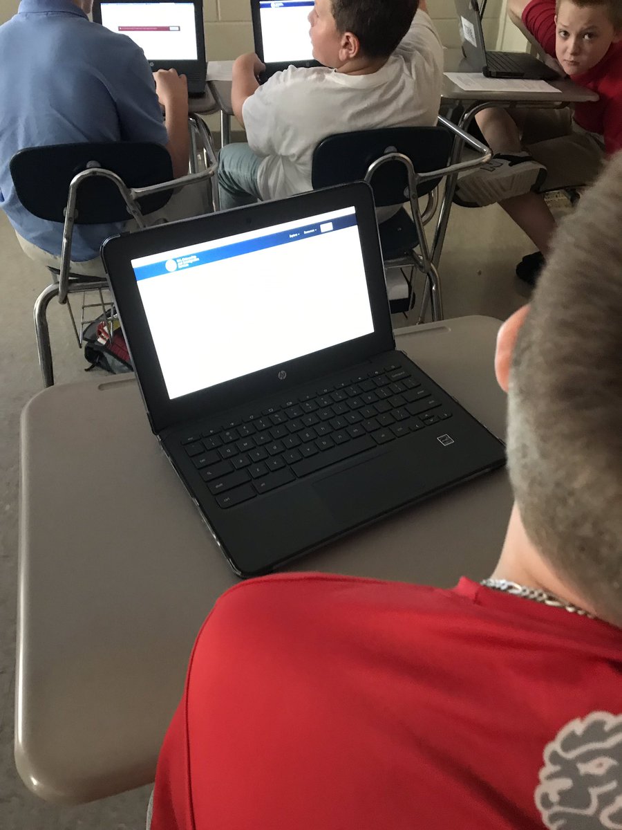 ausmms's tweet photo. civics class taking the USCIS test to see what it’s like to take the citizenship test in the US #empoweredmms @TCBOE @MunfordMiddleAL @BlairKSteffens https://t.co/n60ImZTwva