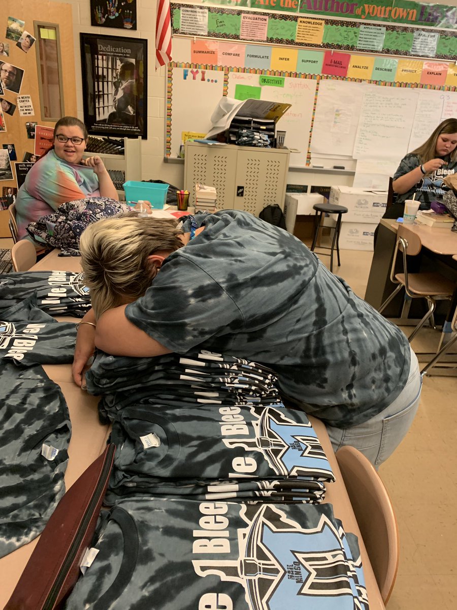 mingogang3's tweet photo. How we’re feeling about all these shirt orders... maniacs are selling out shirts FAST https://t.co/CJlzWmGVAD