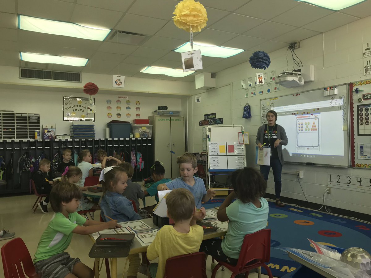LSmithSalem's tweet photo. Students in Ms. Spatz’s kindergarten class are finding sets of 6 #SalemSuperStars #LMPride https://t.co/dGc1FE4rLU