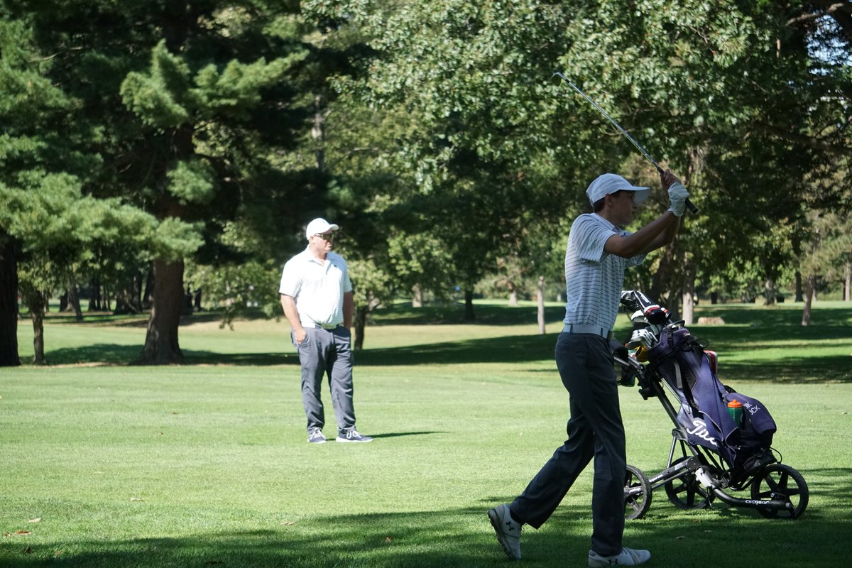 hudsongolfrocks's tweet image. Congratulations to Erik Block.  Erik pulls in medalist honors posting a super sweet 75 at Good Park in Suburban League Tourney #4 yesterday.  Coast on the front, grind out the back.  #rollhud #seniorstrut @HudsonOHSports