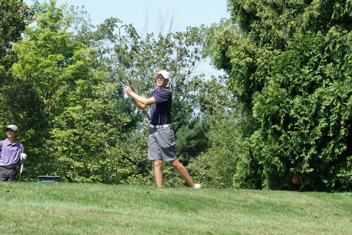 hudsongolfrocks's tweet image. Congratulations to Erik Block.  Erik pulls in medalist honors posting a super sweet 75 at Good Park in Suburban League Tourney #4 yesterday.  Coast on the front, grind out the back.  #rollhud #seniorstrut @HudsonOHSports