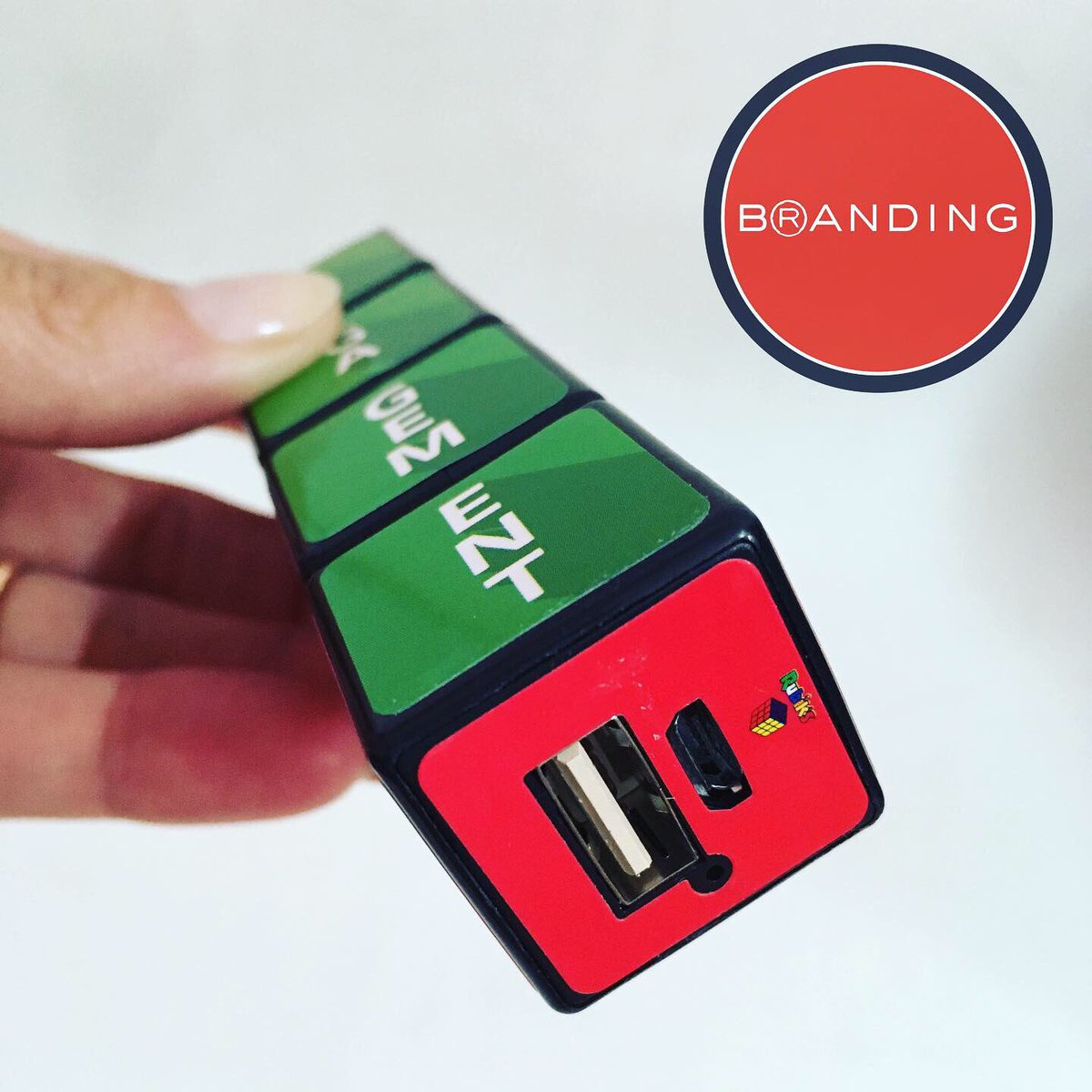 Branding_ARG's tweet photo. El cubo #rubik se inventó en 1974 y desde entonces desafía a grandes y chicos. Hoy podes tener una gran variedad de #productospromocionales con tu marca 🙌🏻 Branding #merchandising #promocionales #argentina #logo #airfrance #promotionalproducts #promotion https://t.co/rDWqBzK0xd