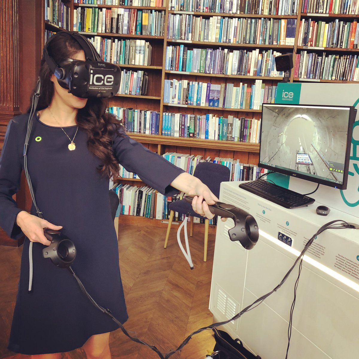 dianagbarraza's tweet photo. This is how we #explore new #infrastructure #projects in #engineering , diving into #virtualreality . In this pic, although it looks like I’m fighting #darthvader or #thejoker , I’m touring #undergroundcity #tunnels in the making... #verycool @ICE_engineers !! https://t.co/vNh2cZr8KM
