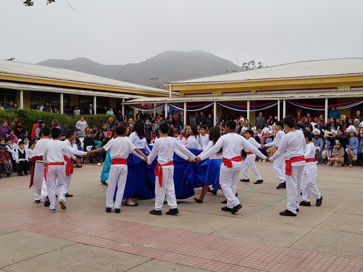 DAEMLosAndes's tweet photo. DESTACADO

Escuela Gabriela Mistral celebra a nuestro país con su gala folklórica junto a toda su comunidad educativa en compañía de sus vecinos cerrando asi los festejos por fiestas patrias

#DAEMLosAndes
#EducaciónLosAndes
#EscuelaGabrielaMistral https://t.co/0pZZQO8G3v