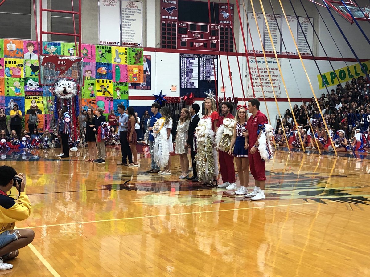 DavidDenning2's tweet photo. GHS Homecoming Court! #ghsunity https://t.co/4cx4DZt4Oi