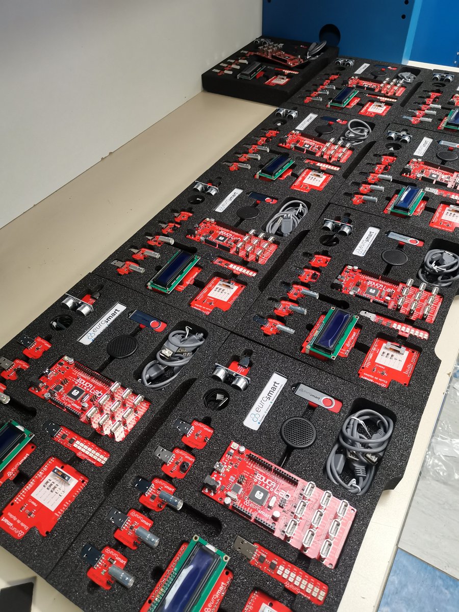 Educaduino's tweet photo. Après l'énorme succès du kit EDUCADUINO, notre rupture de stock sur septembre, les livraisons reprennent enfin :   assemblage du kit EDUCADUINO-Lab - Sciences Physique 2nde / 1ère / Terminale - prêt à partir ! 
Plus d'informations : https://t.co/YPcmGQqpwo https://t.co/oMEOcYxPkX