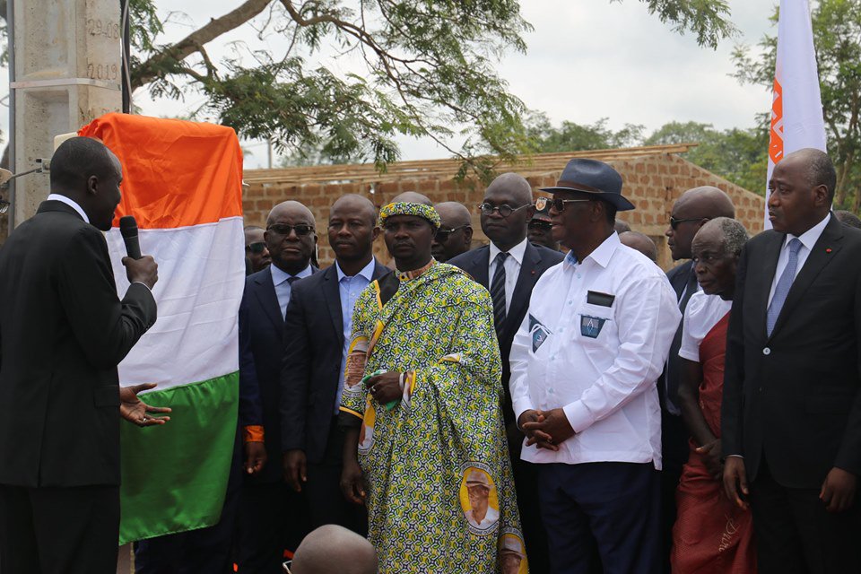 SidiTToure's tweet image. ✅ÉLECTRIFICATION DU QUARTIER DE BLAIDY EXTENSION
Le Président de la République, S.E. M. Alassane OUATTARA, a procédé, ce vendredi 27 septembre 2019, à la mise sous tension de la localité du Quartier de Blaidy Extension dans le département de Bocanda.
#VisitedEtatNzi
#Bocanda
#PP