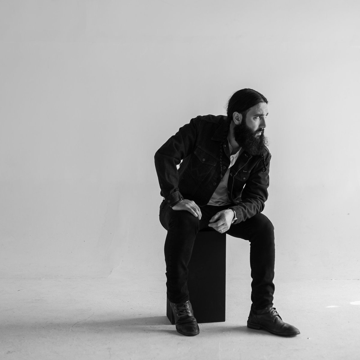 RonPopeMusic's tweet photo. Tickets to ALL shows are now officially ON SALE. US, UK, Europe - go get 'em! What city will I see you in? Any song requests? Tickets here: https://t.co/WyEhJ5Ukq1 https://t.co/8artWEJ2hE