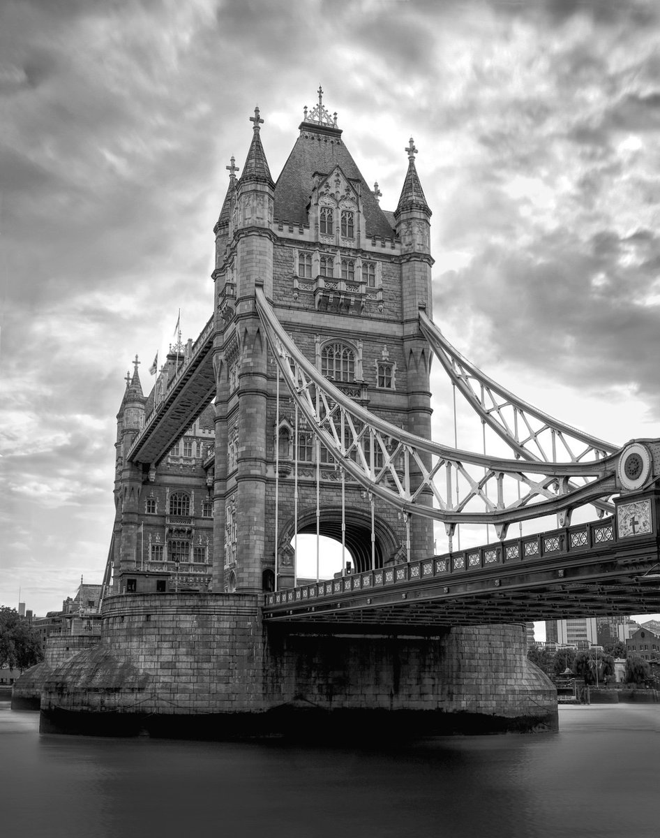 KidMoses's tweet image. Tower Bridge, London
See more at : howardwalsh.ca/travel/explori…

bridge, #tower, #london, #england, #victorian, #old, #medieval, # long-expsore, #black and white, # haunting, # dark, # no people, # sky, # water, # stone, # tourist attraction, # tourist, # travel