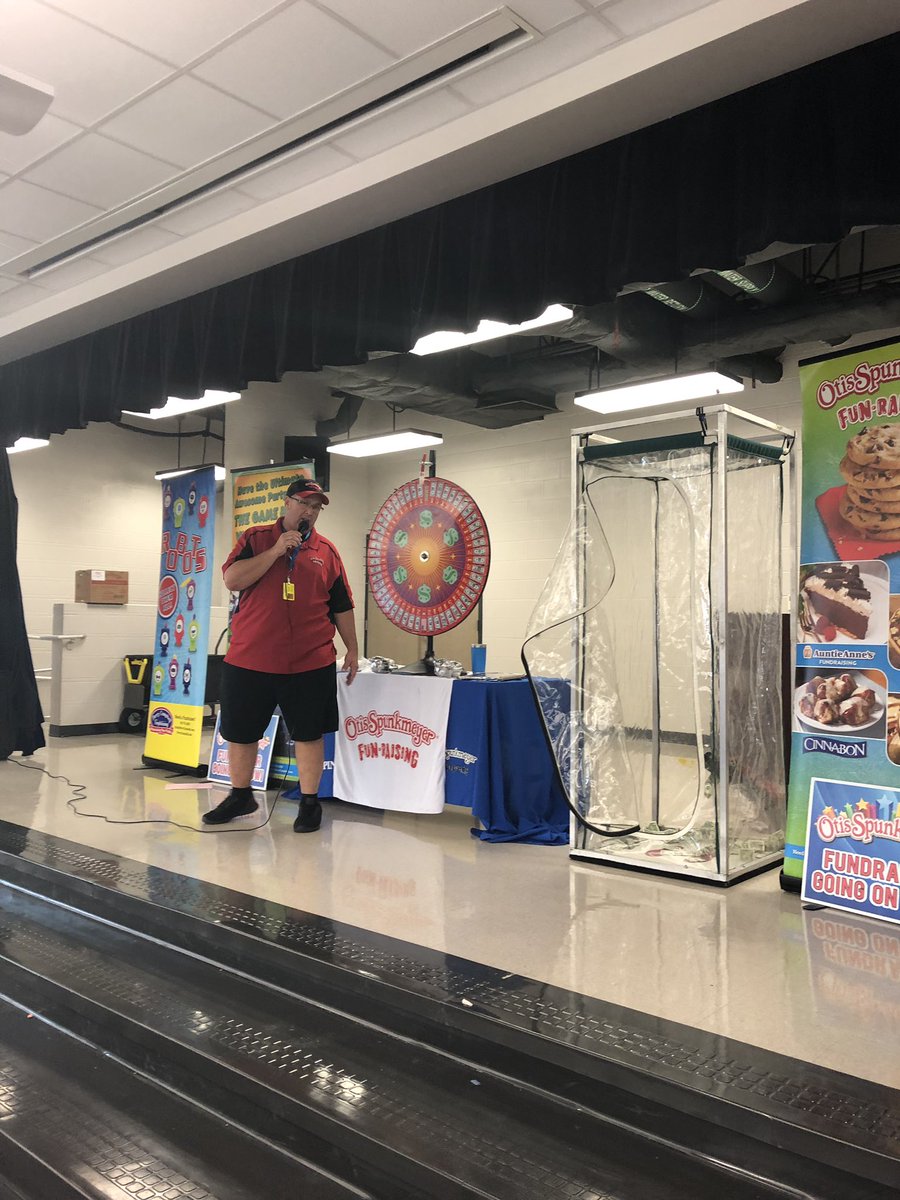 PtaLamb's tweet photo. The kids are excited to start selling @HCPSLambES! Start looking for the brochures in backpacks today. Extra prizes for those who register online and share the link with family and friends! https://t.co/ng8LGaNKMZ