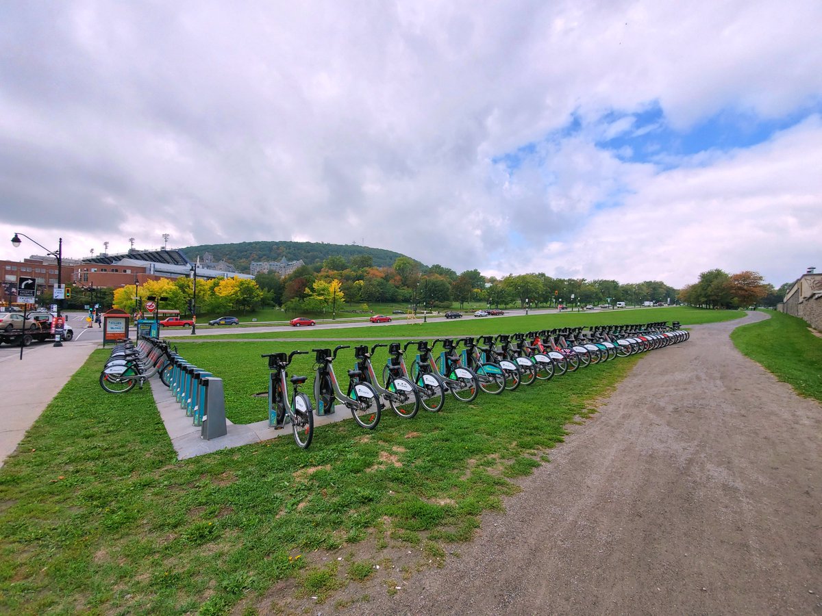 BIXImontreal's tweet photo. Déposez vos BIXI à la station dépôt géante au coin des avenues du Parc / des Pins. L'équipe BIXI sera là pour les recueillir.
Dock your BIXI at the giant drop-off station at the corner du Parc / des Pins. The BIXI team will be present. #biximtl #MarchePourLeClimat #ClimateStrike https://t.co/CQ9IcRgc6b