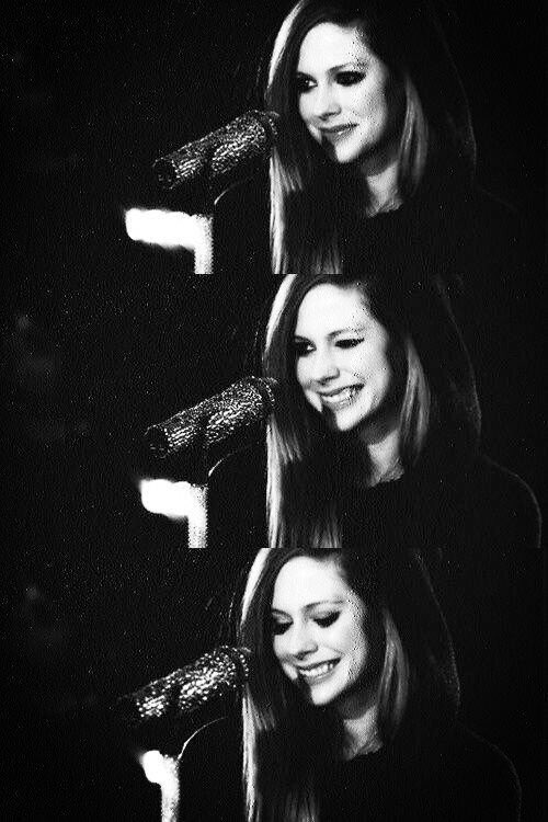 batchstuff's tweet image. Dearest @AvrilLavigne a VERY happy 35th birthday to you! 🎈 
I was growing up with your music. Words can’t even describe what you &amp;amp; your music mean to me. You brought sunshine into my darkest moments. I hope your all dreams come true. You deserve the world. I love you! 💘