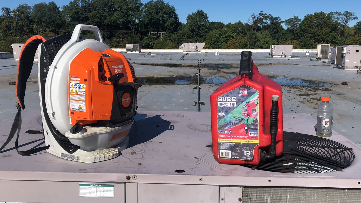 Cleaning #roof in Syosset. This #stihlbr800 is the best! I use the #surecan gas container and it works great! Not clumsy and no #spills!