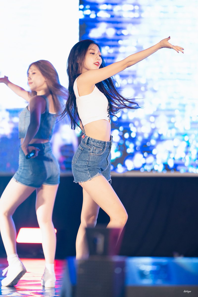 dirtigerside's tweet photo. 190926 군산대학교 축제
#러블리즈 #Lovelyz
#박명은 #Jin #류수정 #정예인 https://t.co/TBG0THYmgl
