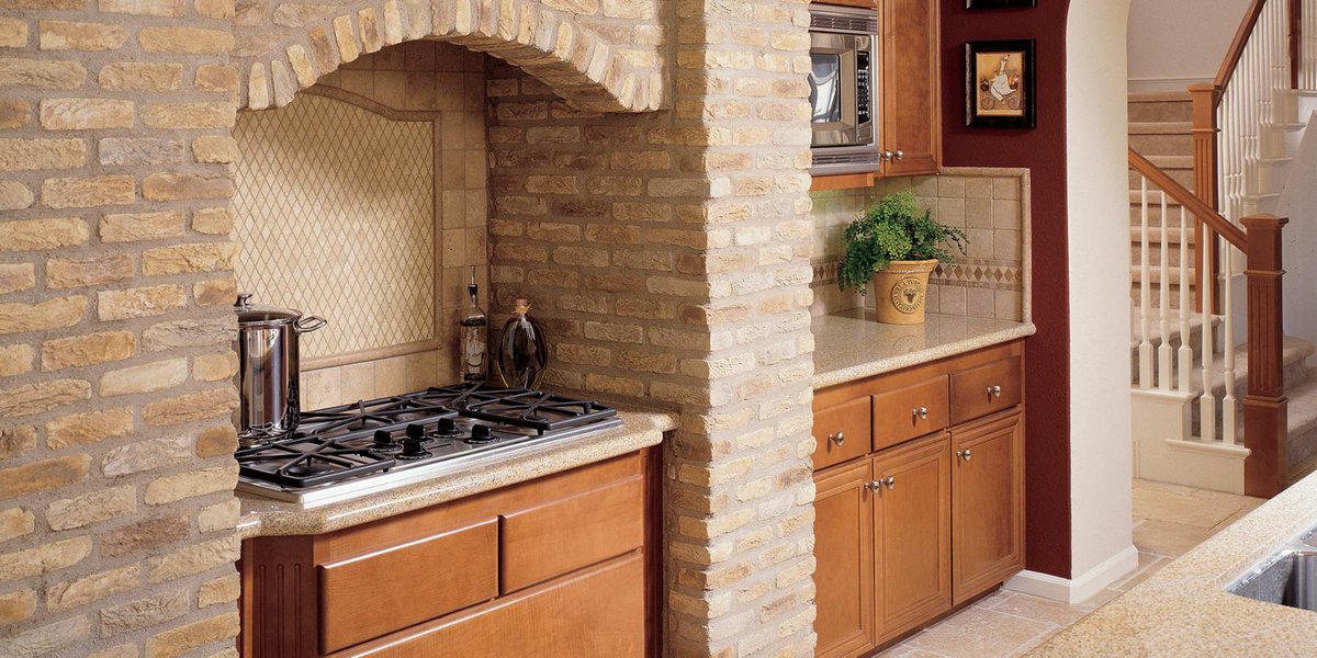 eldoradostone's tweet image. A chef's dream come true - a brick alcove for your stove. Enjoy your next fall-themed dinner. #AutumnAesthetic #fallingforfall #kitchengoals #kitchenstonework #brickveneer 

Pictured: Autumn Leaf RoughCut bit.ly/2ZkclSq