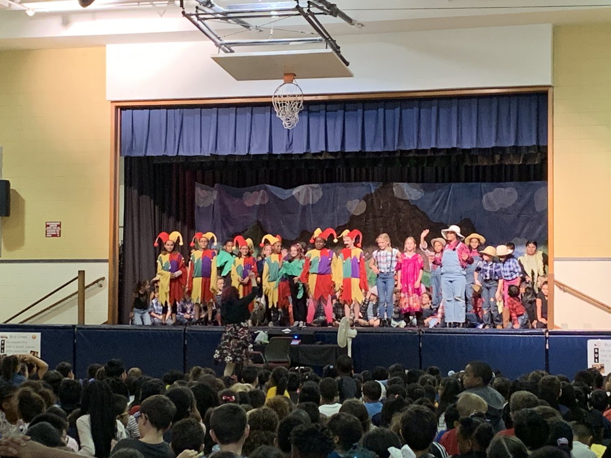 Mrs_Lillis's tweet photo. Theater Week performance at Judd🎭 https://t.co/Ff0Djcue6Q