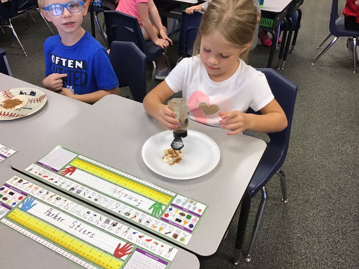 JcdHicks's tweet photo. We ended our apple unit with our very own apple pies! https://t.co/sXbAh4mFaI