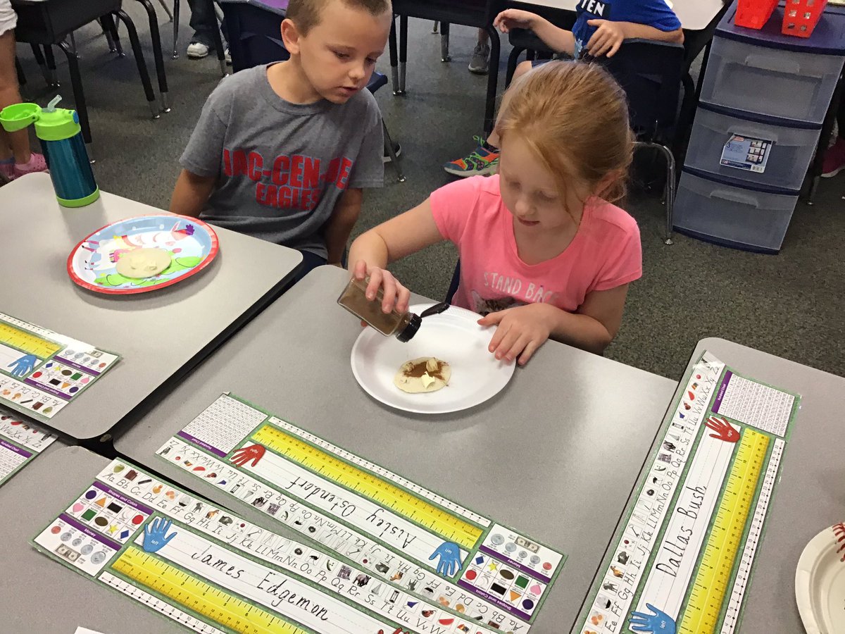 JcdHicks's tweet photo. We ended our apple unit with our very own apple pies! https://t.co/sXbAh4mFaI