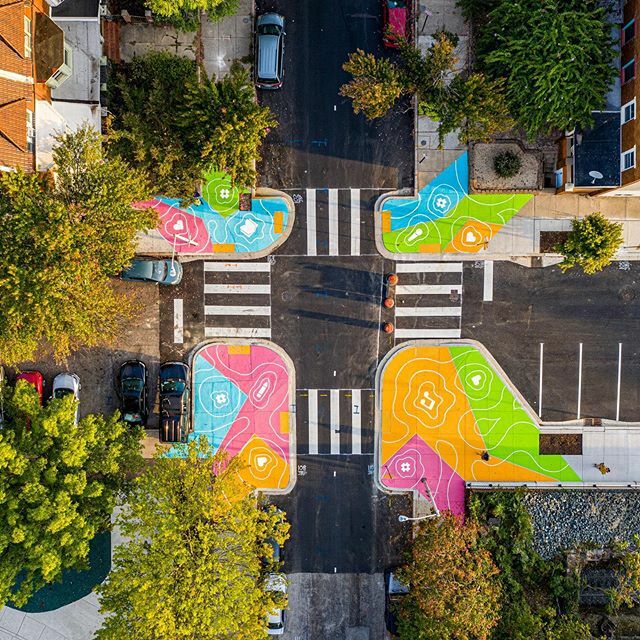 grahamprojects's tweet image. #ReverberationsXwalk 💓👟 at 26th &amp;amp; Calvert. Amazing drone 🚁 shot 📸 by Robert 👨‍💻 of @baltimore_aerials. #grahamprojects #publicart #placemaking #completestreets #iheartcitylife #mybaltimore ift.tt/2mj8jfq