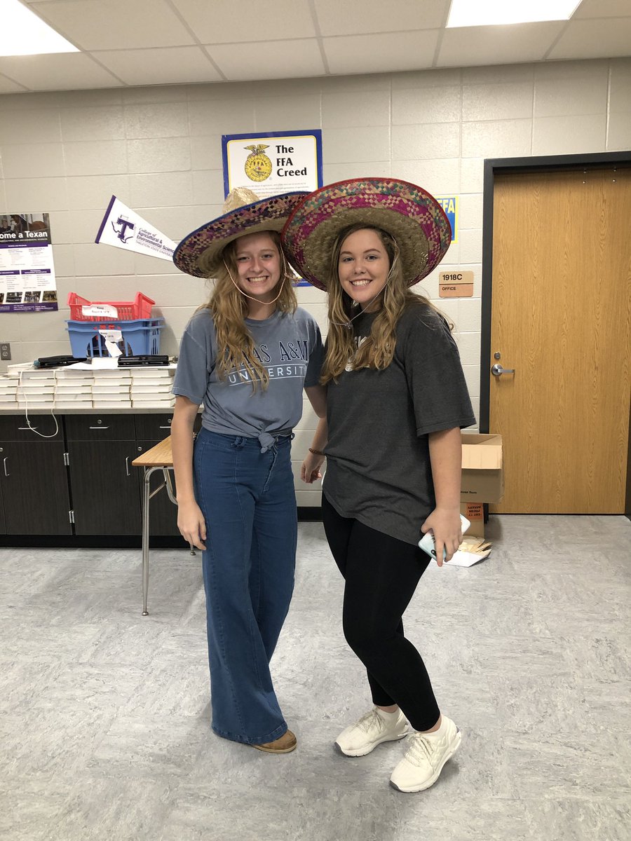 langham_ffa's tweet photo. Have a great weekend!!! 💛💙#TheyNeverLeave #FFAmily https://t.co/kMIMb8c5Ph