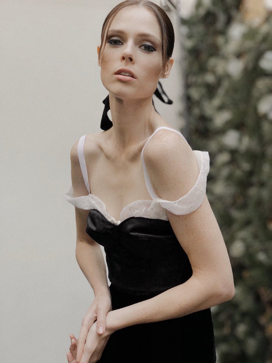 cocorocha's tweet photo. Putting the Coco Ro into Rococo as I go to the #oliviertheyskens show.  #ParisFashionWeek https://t.co/oglQd3dw9U