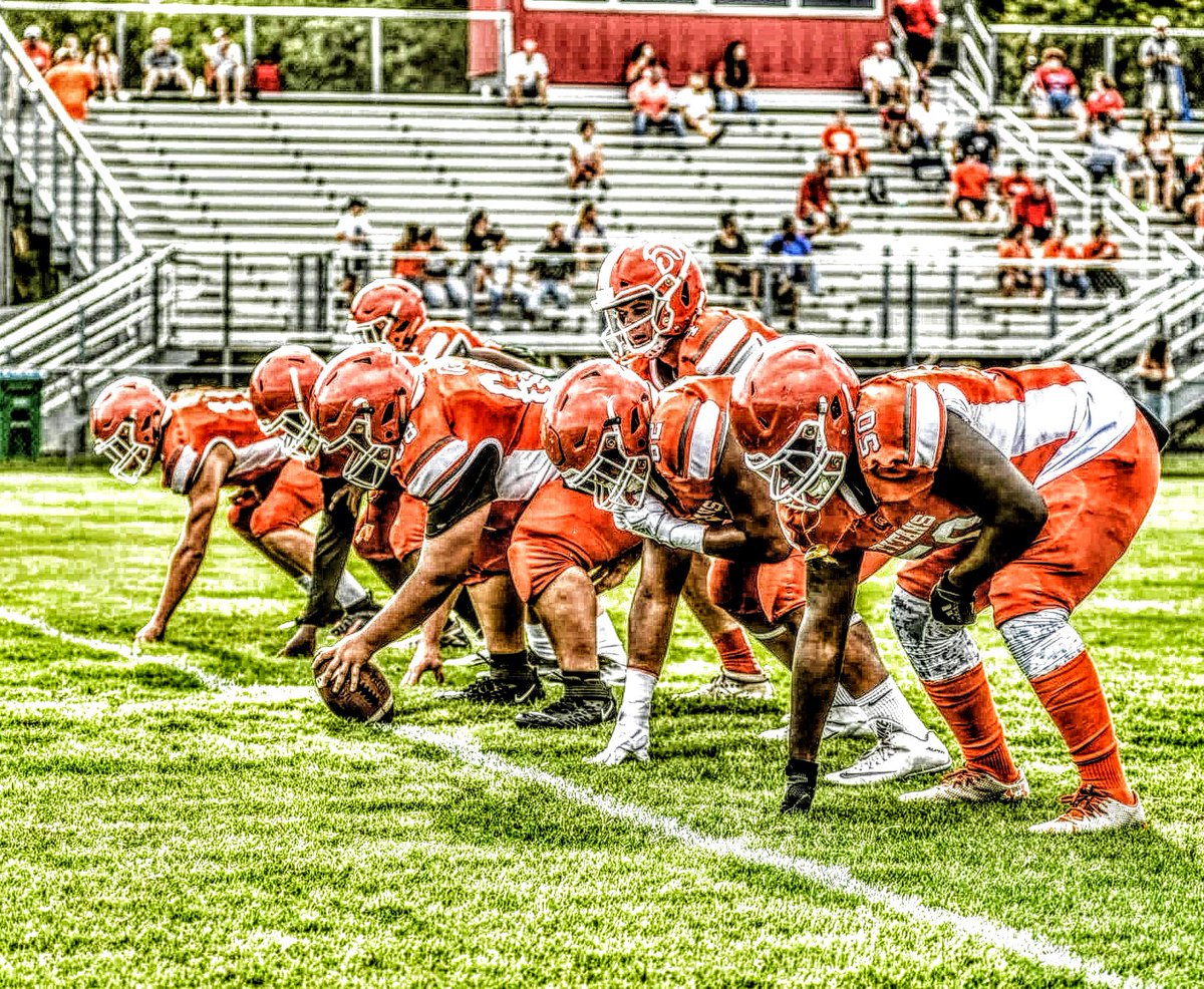 sakiho_x_q's tweet photo. Lets go @UHSTitansFB !!!! #byoc #homegame #SeniorNight #defendthehill #uhstitans
#beatfpc @ChrisBoyleDBNJ https://t.co/WfsC8Ilh6o