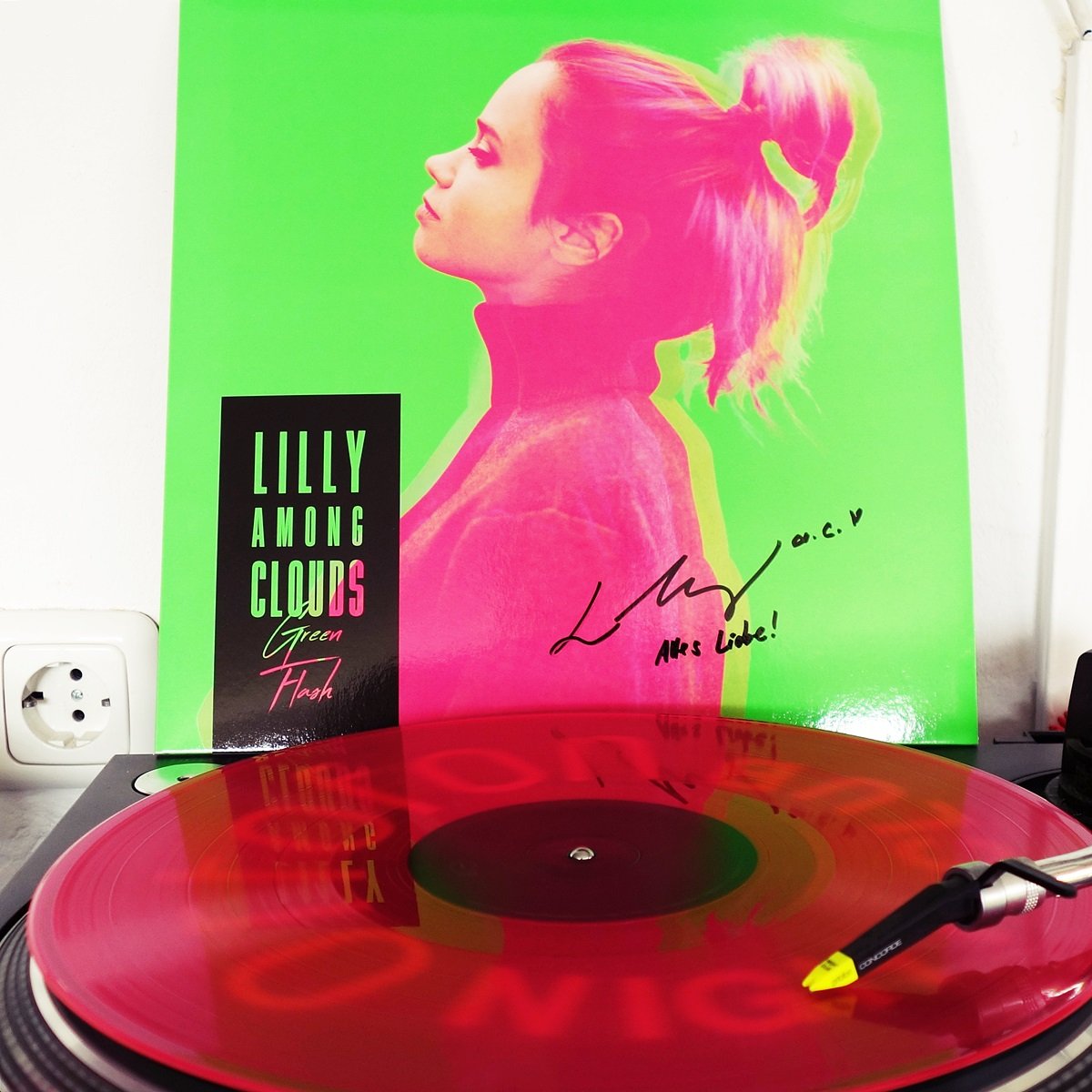 dietermichalek's tweet photo. LILLY AMONG CLOUDS -Green Hash
#vinyloftheday #lp #vinyl #vinyls #vinylporn #vinylrevival #musicoftheday #vinylcommunity #vinylcollector #vinylcollection #33rpm #vinyljunkie #vinyladdict #musik #music #vinylrecords #Musica #records #pias #lillyamongclouds #greenhash https://t.co/8sJNP4LqOG