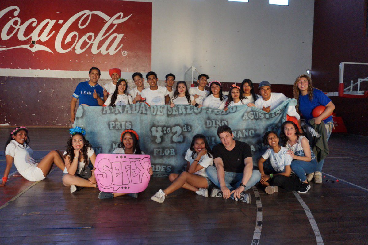 Ivylopez94's tweet photo. Postales de un hermoso momento junto a Laos chicos del Colegio América Latina #PrePromo #Promo2020 #SEFEX #LosMejores #SomosEsperazaFuturoExito https://t.co/zcyzlzdjaq