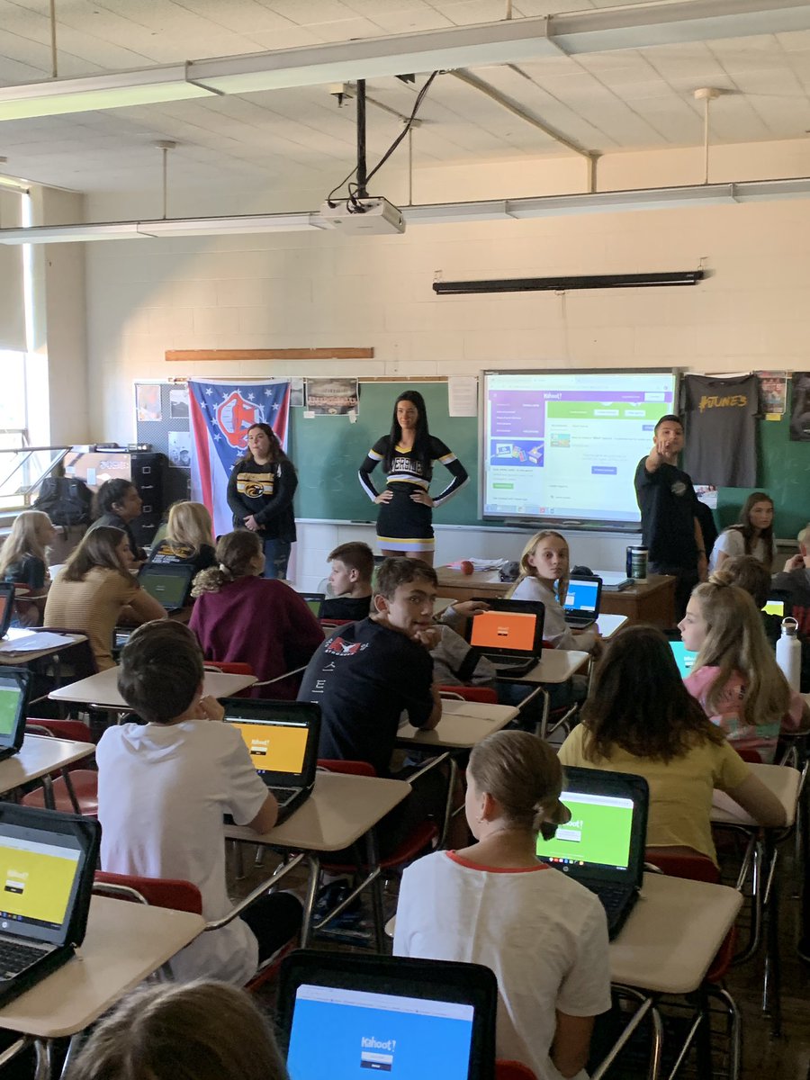 Jeff_eckles's tweet photo. @rhsSIDE @RLSD_Beavers @RLSD_CCR @RHS_beavers A great day in advisory today. Advisors played Kahoot game today with theme of learning about their teachers and their community. Great job guys. #AmazingSeptember https://t.co/VFDGiFMB4u