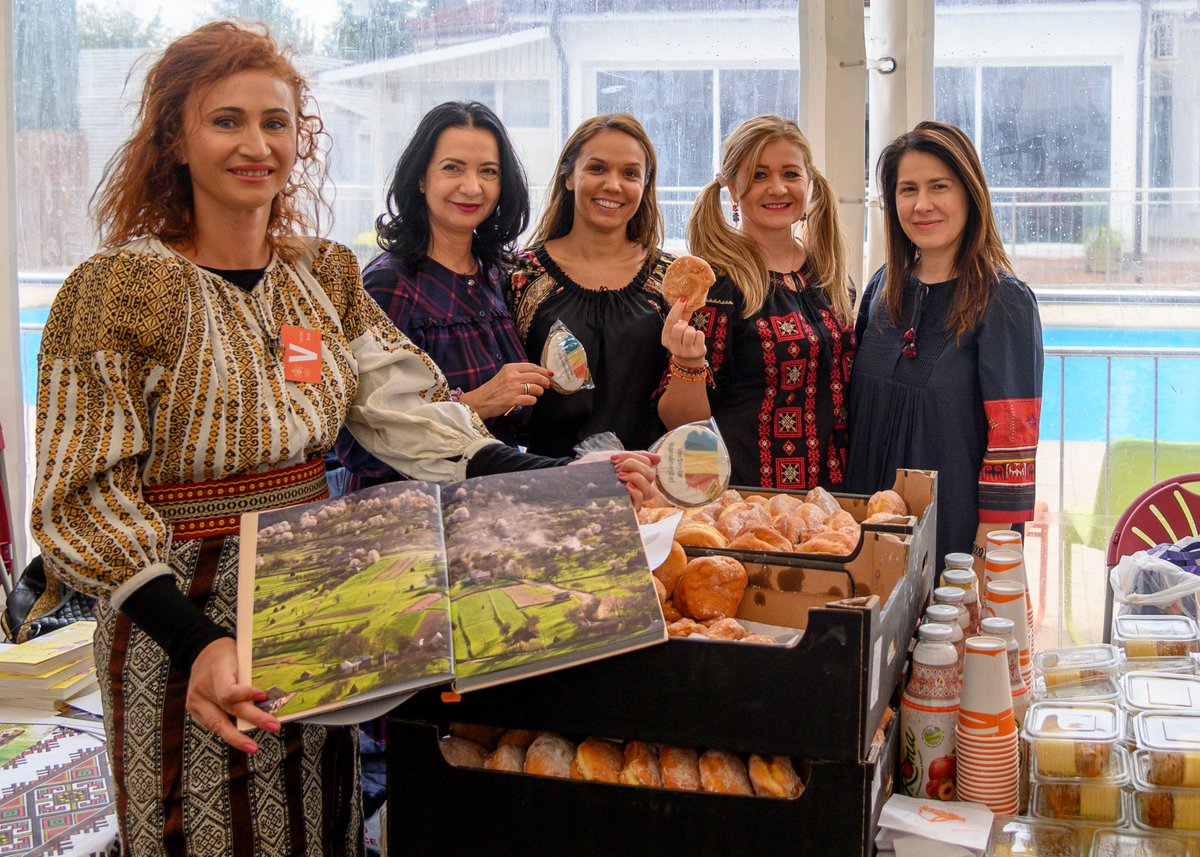 britishschoolro's tweet photo. The FBSB community is a melting pot of multicultural diversity. How better to celebrate it then by organising our annual 'Cafe of Cultures' through which members of the BSB community can experience different activities and learn more about each other's culture. #FBSB https://t.co/N52bgfngP6