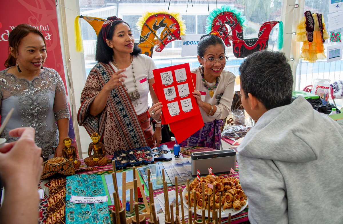 britishschoolro's tweet photo. The FBSB community is a melting pot of multicultural diversity. How better to celebrate it then by organising our annual 'Cafe of Cultures' through which members of the BSB community can experience different activities and learn more about each other's culture. #FBSB https://t.co/N52bgfngP6