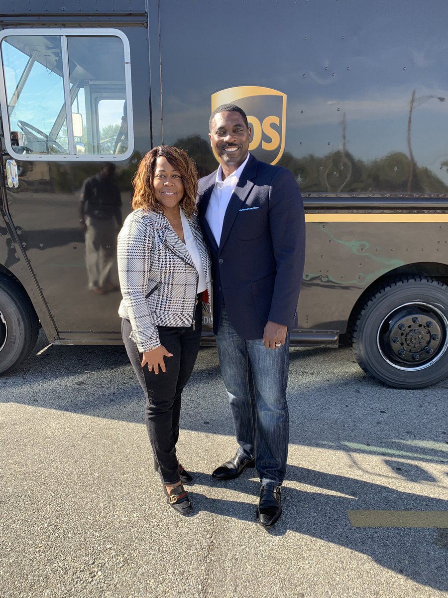 UPSIntegradMD's tweet photo. Here at the UPS Integrad site we had the pleasure of our President of Chesapeake District Mrs. @UPSTrayceParker and our Integrad Corporate Director Mr. @Ricups attend the Friday session training class and give valuable nuggets of information to our trainees in NSPT Class #6 https://t.co/VLq0W7QJRq