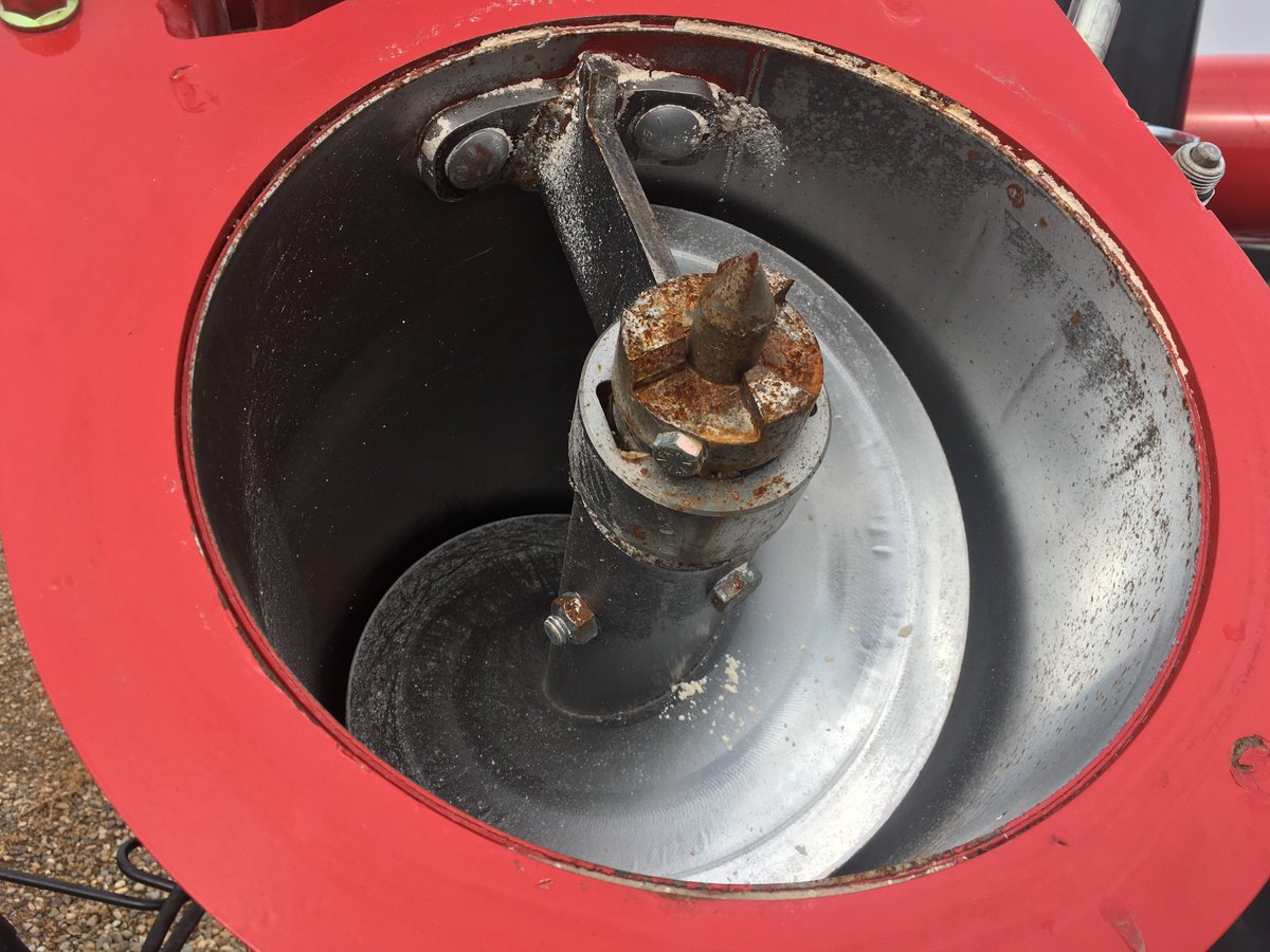 DuclosJody's tweet photo. We have a demoed @AgGrowthIntl #Rem #VR12 with 48 hours on it that has been gone through by factory personnel that's priced to move. Contact your local Rem dealer or call your AGI Rem representative for more details! Comes with new hoses. https://t.co/UtzZ12gKOX