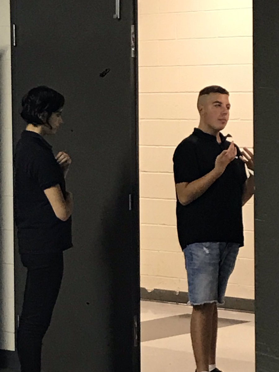 Cferhrhs's tweet photo. Last night we had students taking future students and their parents on tours of our CFER facilities. They were very proud to show everyone what we do. Great job guys. #reseaucfer #cferpic https://t.co/bOHHvfTFtZ
