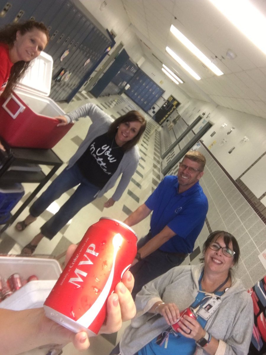 MsMCP2's tweet photo. You have to love ❤️ an administration that starts your day with a Coke and a Smile!!! It’s a great day to be a @hms_hawks  #greatschools #7distinctions #myhawksrock #6thgrade https://t.co/Q19pzWfkTU
