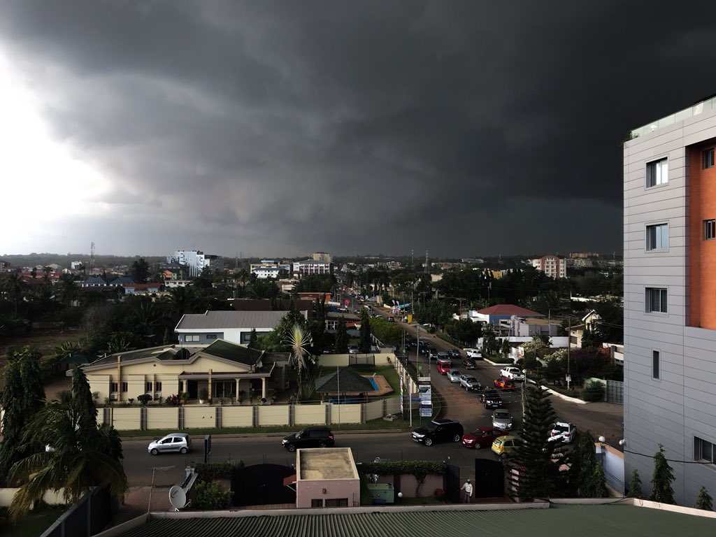 Dark clouds above the capital rain 🌧 
#rain #clouds #darkclouds #accra #thisisaccra #yenkyin #yenkyinghana
