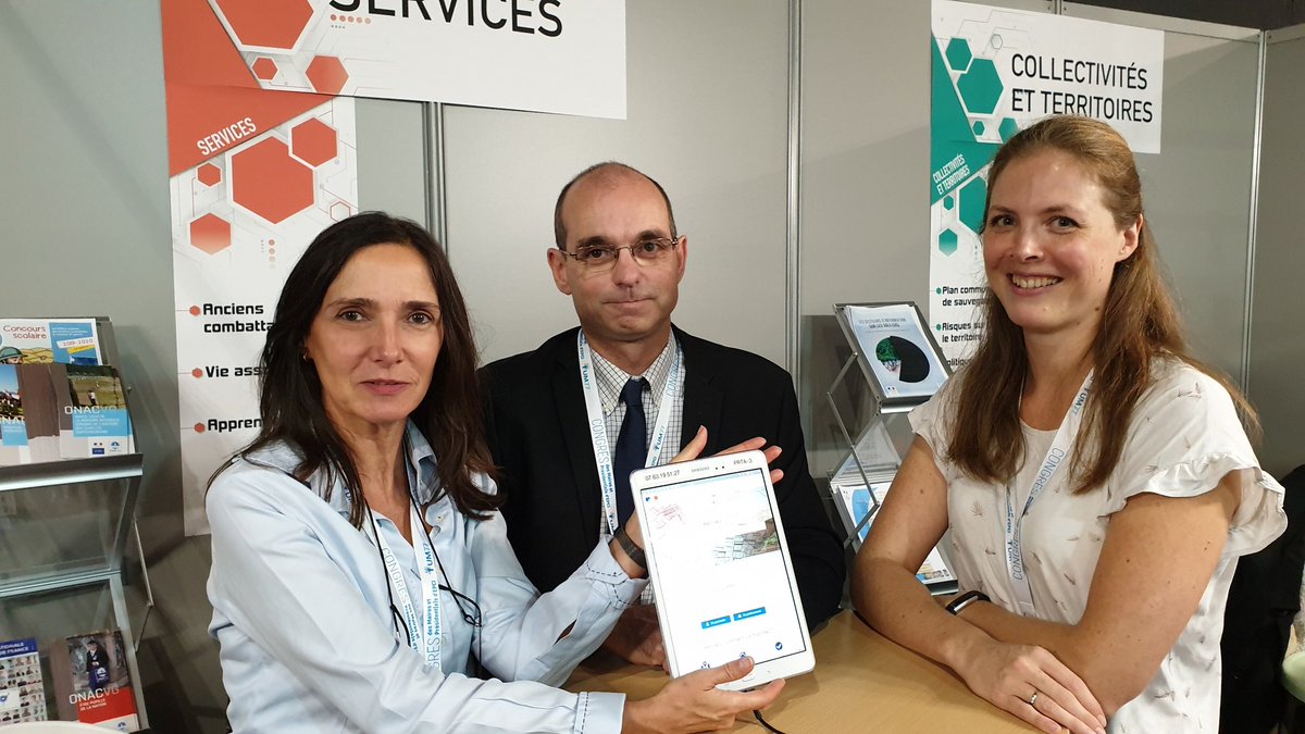 Prefet77's tweet photo. Évaluez simplement et rapidement le risque de pollution de votre terrain en avant-première au congrès des maires avec les agents de la #DRIEE77
➡️https://t.co/AvNb6NjcWl https://t.co/VoHoTXPSWs