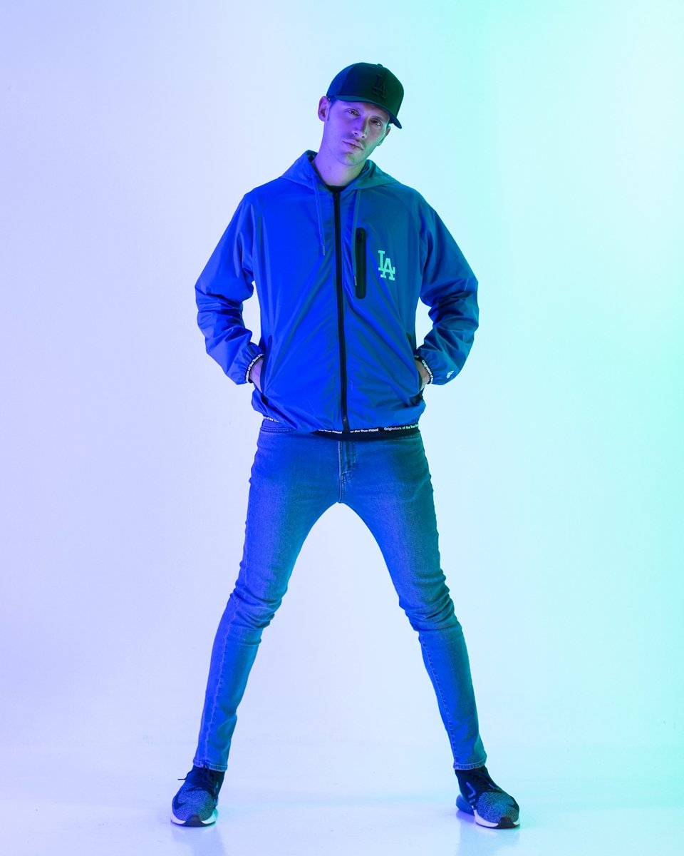InnvictusMX's tweet photo. ¡Que la lluvia no te detenga! ☔️
Prueba la tecnología water-repellent de la #RainCollection New Era 🚫💧
Disponible en sucursales Innvictus https://t.co/Qtjw1Zde49