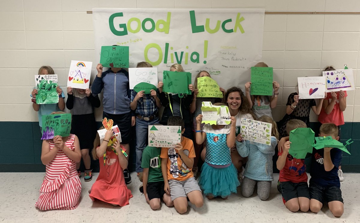 caseyzent's tweet photo. Supporting our A+ tutor @carnes_olivia for Homecoming queen. No pressure but they expect you to win! Good luck!! 💚💚@MVElementary #mrszentsclass #homecoming https://t.co/qUUTzHn3OP