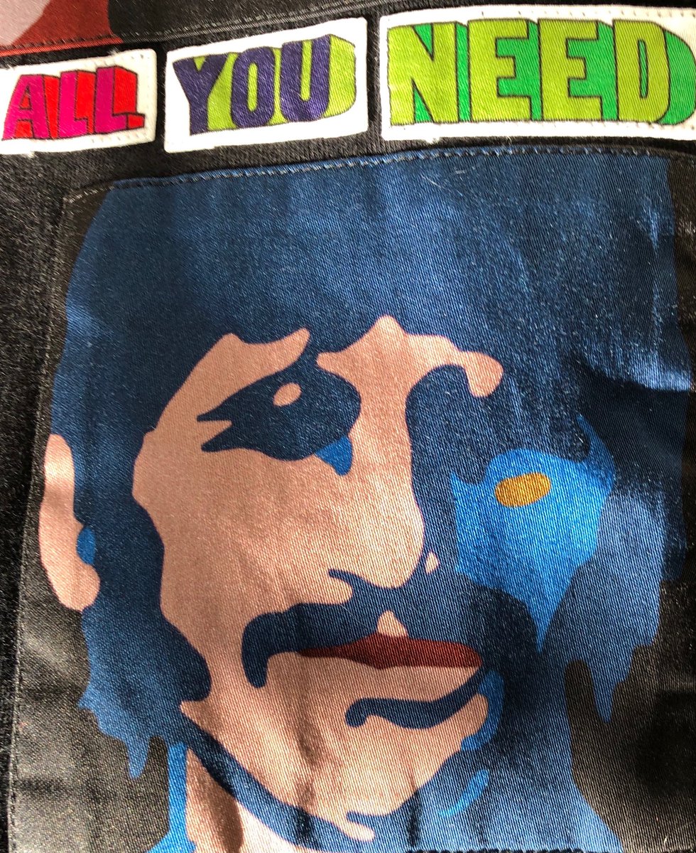ringostarrmusic's tweet photo. There certainly was a lot of love last night at the Abbey Road celebration what a time we had also Giles. it sounds great peace and love😎✌️🌟❤️🥦🦏🍒🐘🎵🎶☮️ https://t.co/bCbLsaQgtU