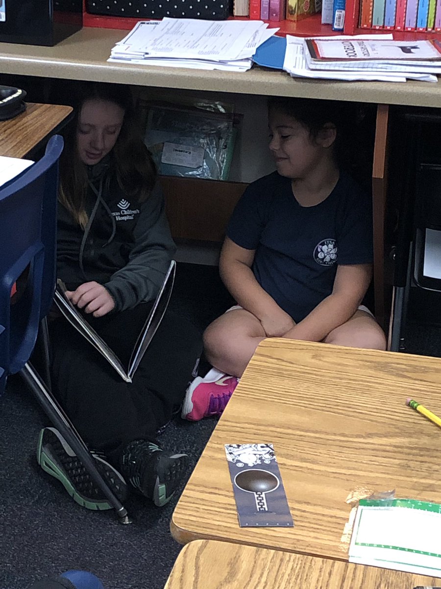 glenlochgators's tweet photo. Reading with our 4th grade Reading Buddies! #hebread3 #txreadin https://t.co/45gl6xZoon