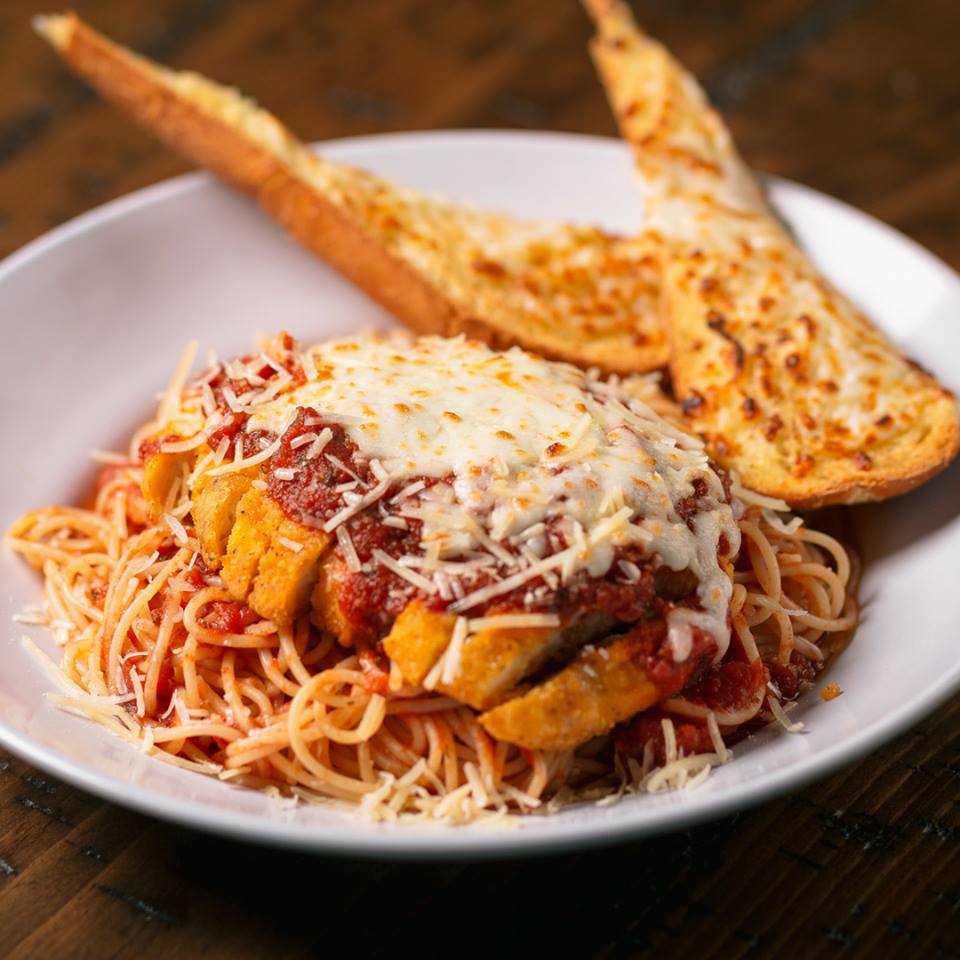 Tag your favorite carbloader friend!! Now, bring him or her over to #palios for pasta tonight! 🍝 #pastafridays
.
.
.
#friyay #weekendvibes #weekendbinge #pasta #delicious #cheesy #yummers #paliospizzacafe #palioscrossroads #crossroads #texas