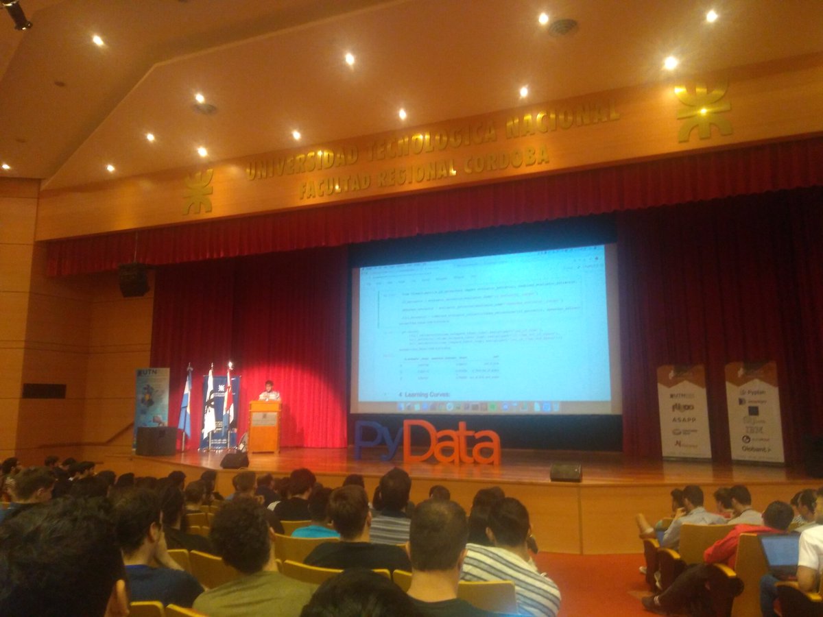 lbiedma17's tweet image. &quot;Data scientists don&apos;t like dictionaries, we like DataFrames&quot;. Tutorial de @nubank en #PyDataCba 🙌
