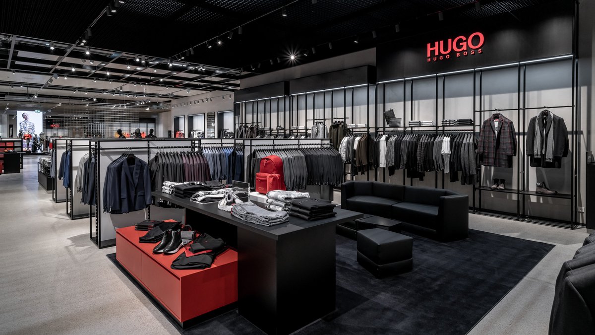 zeemijl Bewust diep HUGO BOSS Corporate on Twitter: "Yesterday, we celebrated the opening of  our new BOSS Outlet Store in Outletcity, Metzingen with an event attended  by 500 guests. The 5,216-square-meter store emphasizes sustainable store